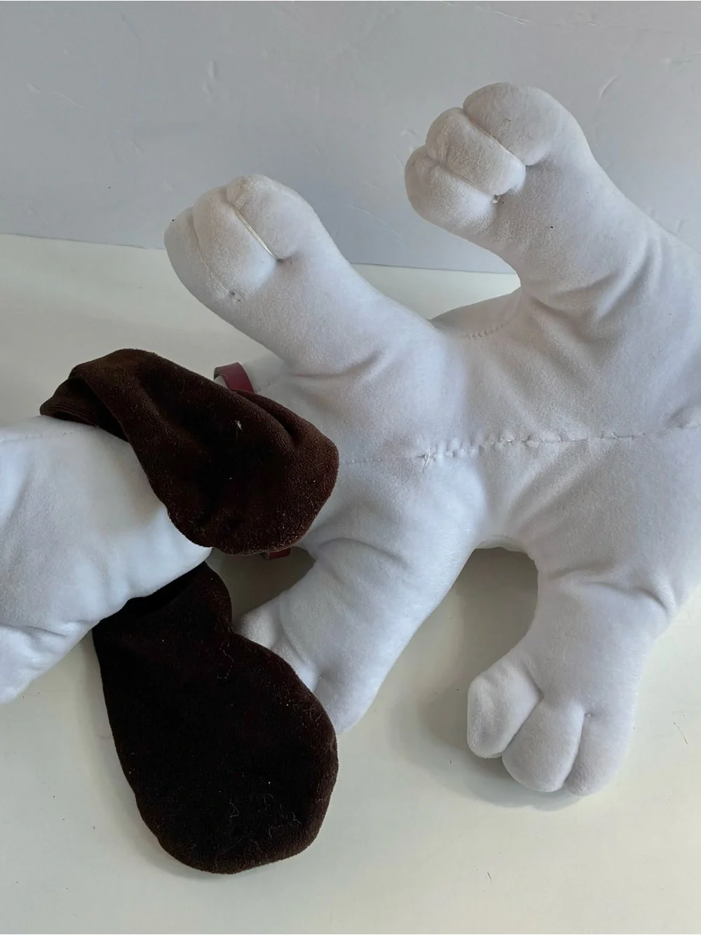 Vintage 80s White Brown Floppy Eared Pound Puppy Plush Collar